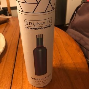 BRAND NEW Brumate wine holder